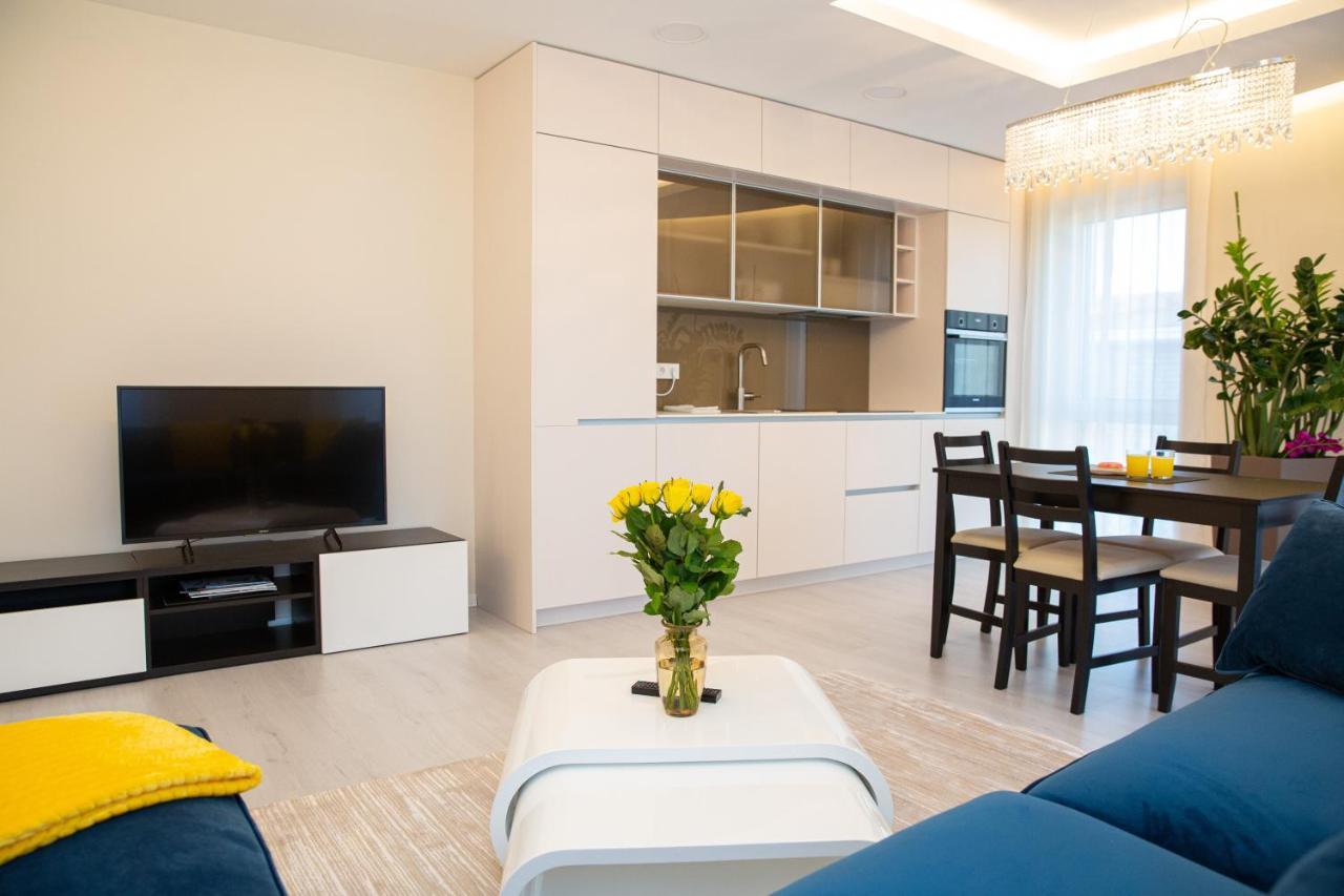 Luxurious Blue&Yellow Apartment In Kaunas Center Eksteriør billede