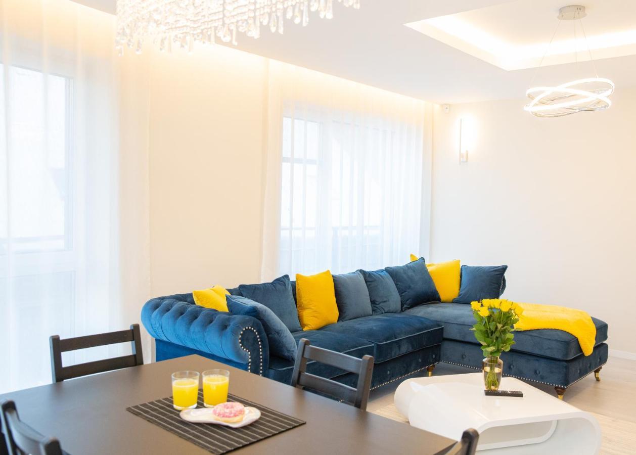 Luxurious Blue&Yellow Apartment In Kaunas Center Eksteriør billede
