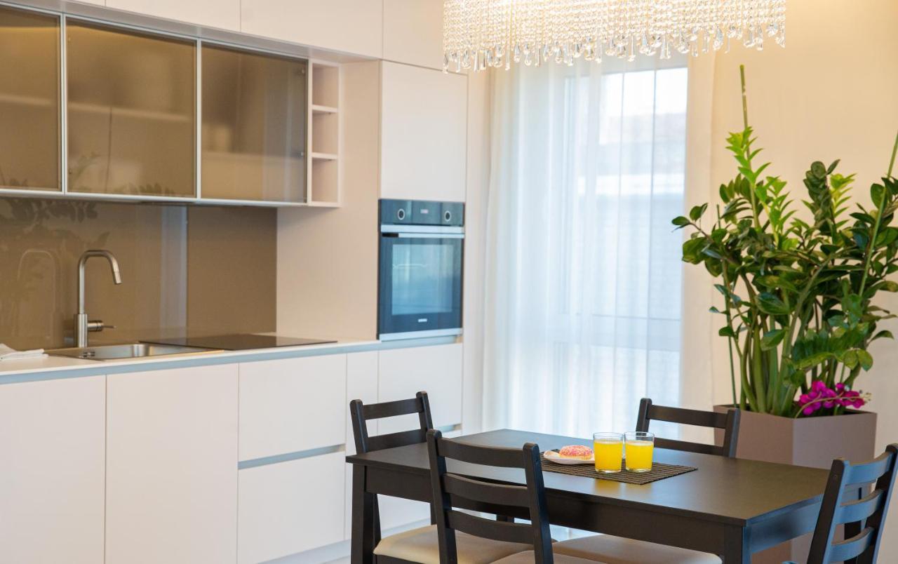 Luxurious Blue&Yellow Apartment In Kaunas Center Eksteriør billede