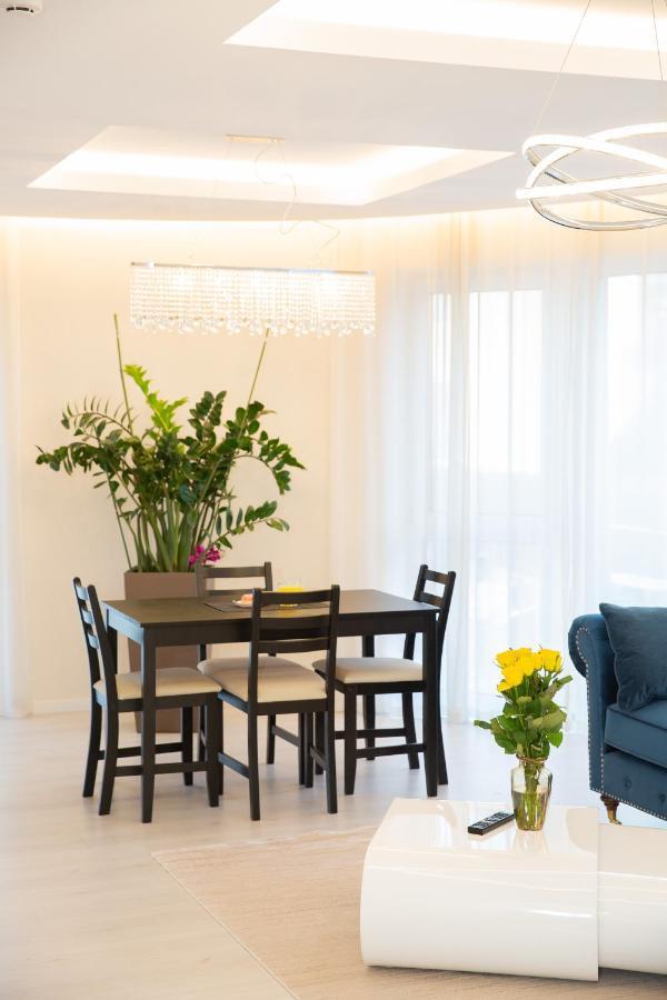 Luxurious Blue&Yellow Apartment In Kaunas Center Eksteriør billede