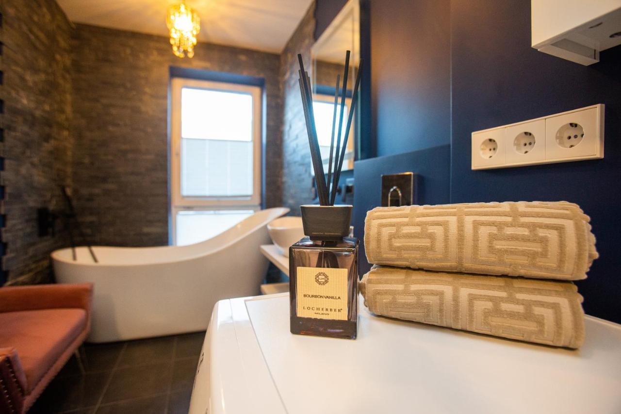 Luxurious Blue&Yellow Apartment In Kaunas Center Eksteriør billede